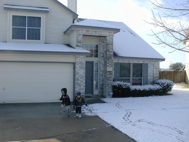 2004/02(February)/Snow-in-Austin/640x480_2004-02-14-Snow-in-Austin-10-Chance-Dax.JPG