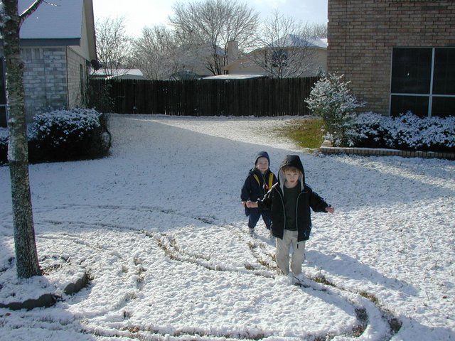 2004/02(February)/Snow-in-Austin/640x480_2004-02-14-Snow-in-Austin-13-Chance-Dax.JPG