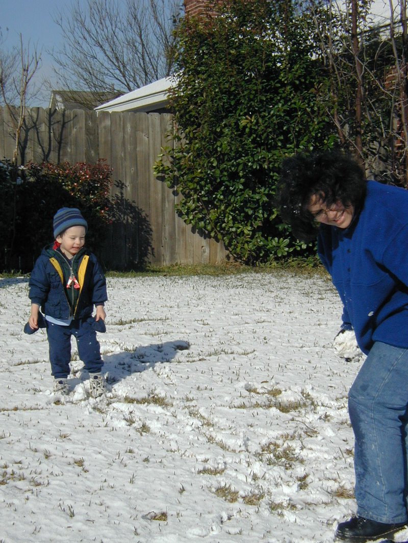 2004/02(February)/Snow-in-Austin/800x600_2004-02-14-Snow-in-Austin-19-Dax-Marlene.JPG