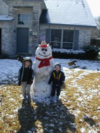 2004-02-14-Snow-in-Austin-23-Chance-Dax-Snowman.JPG