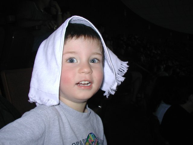2004/03(March)/Austin-Wranglers/640x480_2004-03-07-Austin-Wranglers-02-Dax-towel-head.JPG