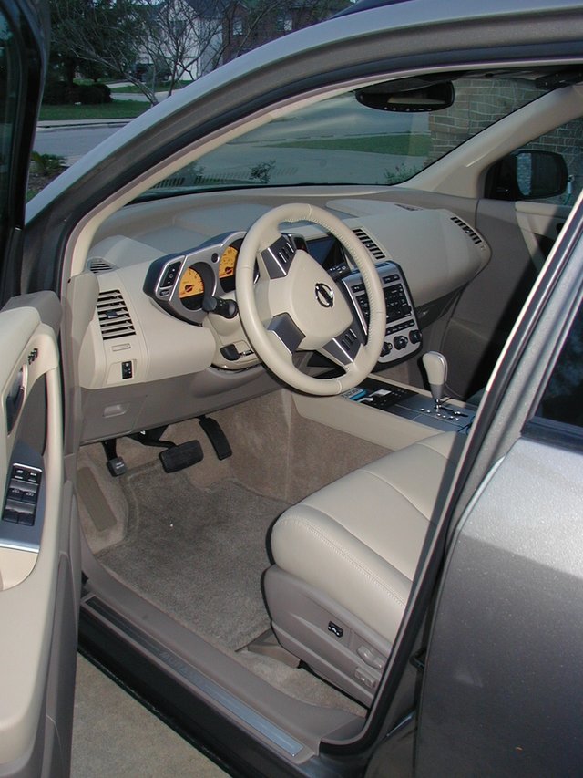 2004/03(March)/Nissan-Murano/640x480_2004-03-25-Accord-Murano-09.JPG