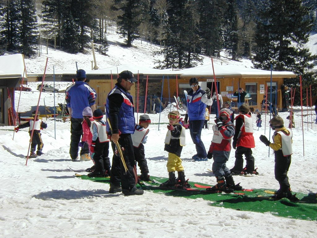 2004/03(March)/Ruidoso/1024x768_2004-03-13-Ruidoso-06-Chance-ski-school.JPG