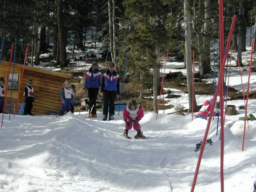 2004/03(March)/Ruidoso/1024x768_2004-03-13-Ruidoso-16-Brittney-ski-school.JPG