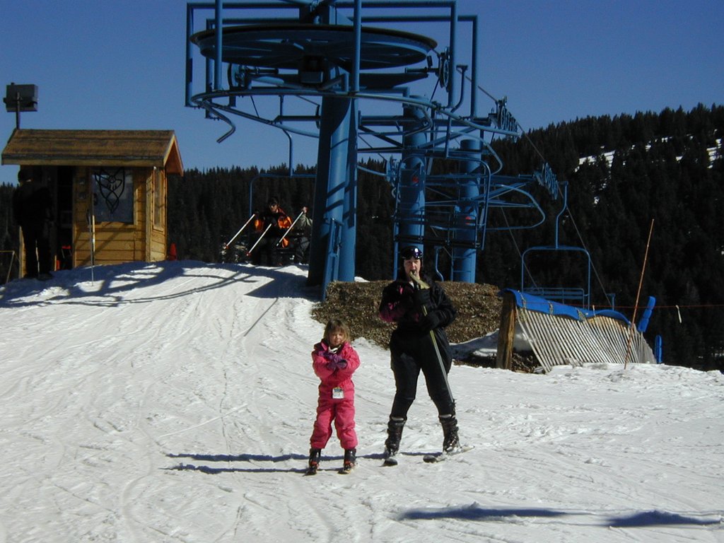 2004/03(March)/Ruidoso/1024x768_2004-03-15-Ruidoso-10-Marci-Brittney.JPG