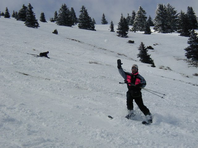 2004/03(March)/Ruidoso/640x480_2004-03-13-Ruidoso-11-Ren-throwing-snowball-Marci-crashed.JPG