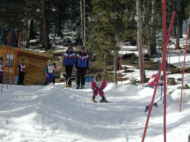 2004/03(March)/Ruidoso/640x480_2004-03-13-Ruidoso-16-Brittney-ski-school.JPG