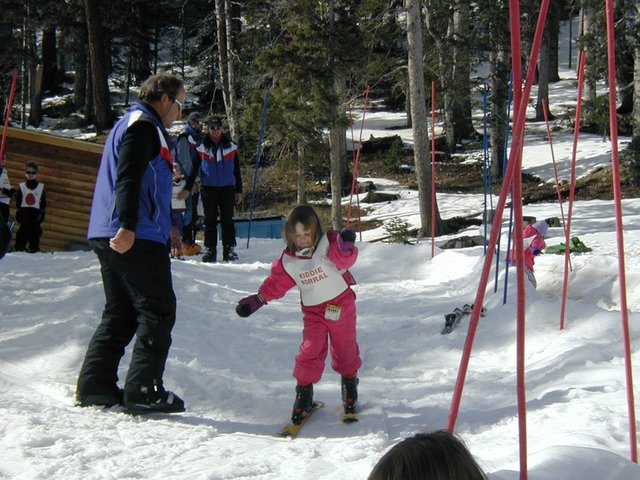 2004/03(March)/Ruidoso/640x480_2004-03-13-Ruidoso-17-Brittney-ski-school.JPG