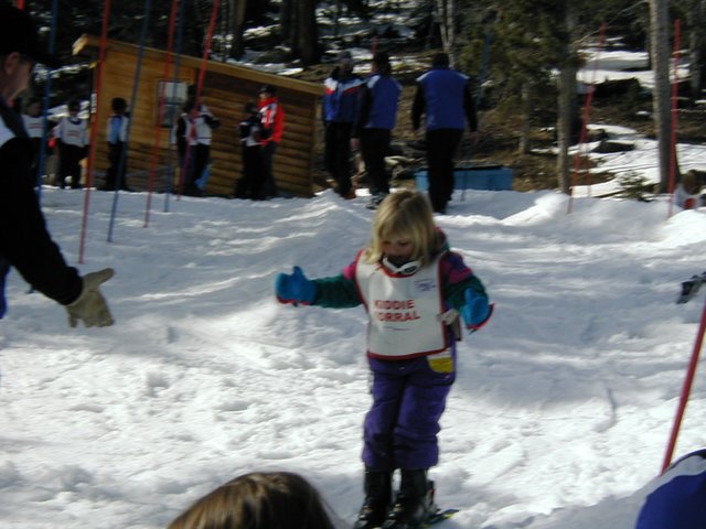 2004/03(March)/Ruidoso/640x480_2004-03-13-Ruidoso-20-McKenzie-ski-school.JPG