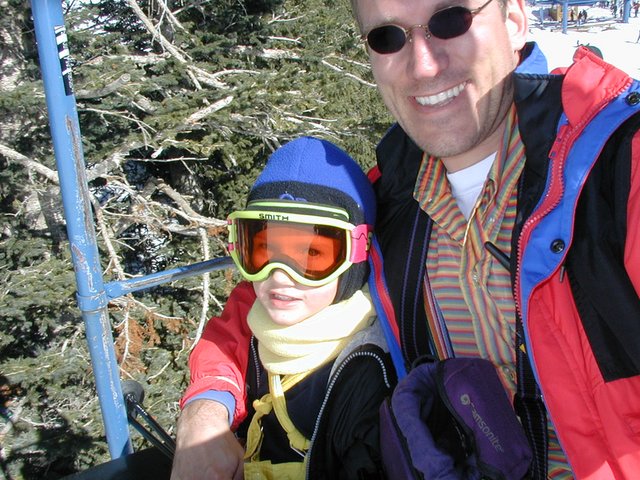 2004/03(March)/Ruidoso/640x480_2004-03-15-Ruidoso-02-Travis-Chance-chairlift.JPG