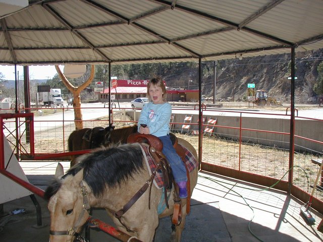 2004/03(March)/Ruidoso/640x480_2004-03-16-Ruidoso-03-Brittney-riding-horse.JPG