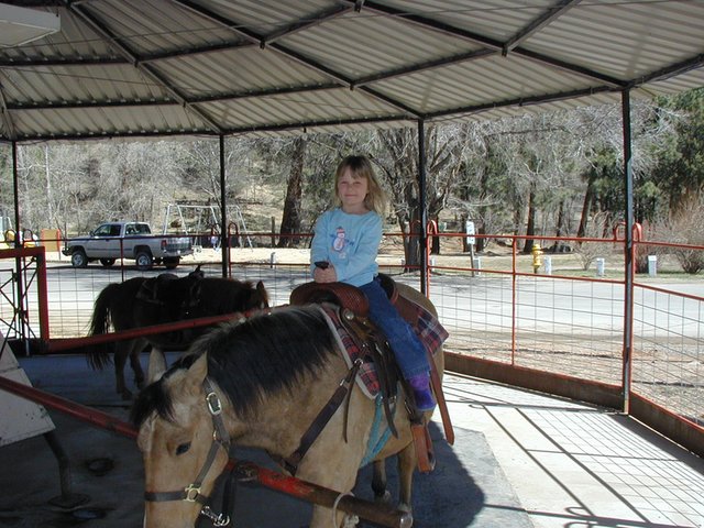 2004/03(March)/Ruidoso/640x480_2004-03-16-Ruidoso-05-Brittney-riding-horse.JPG