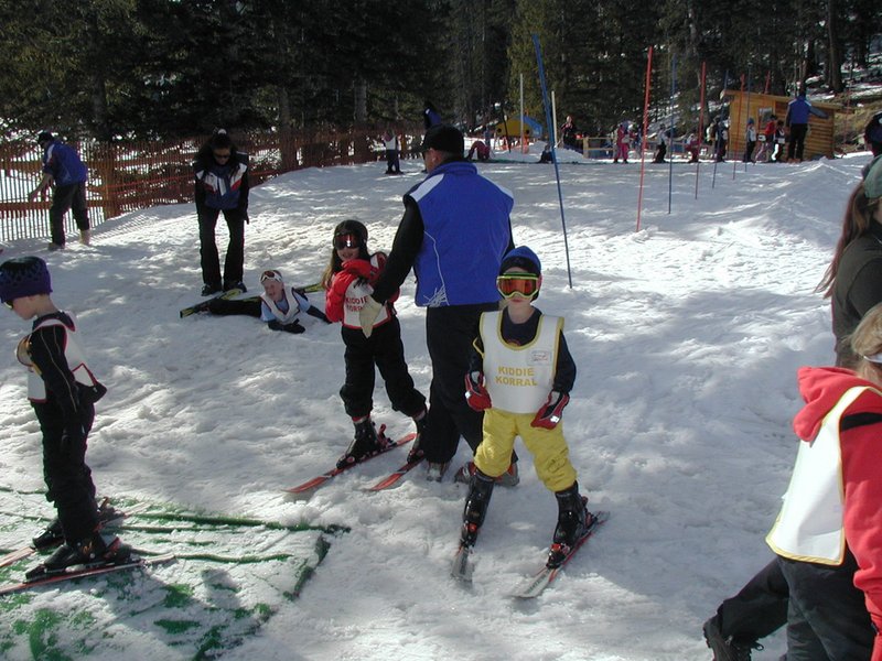 2004/03(March)/Ruidoso/800x600_2004-03-13-Ruidoso-15-Chance-ski-school.JPG