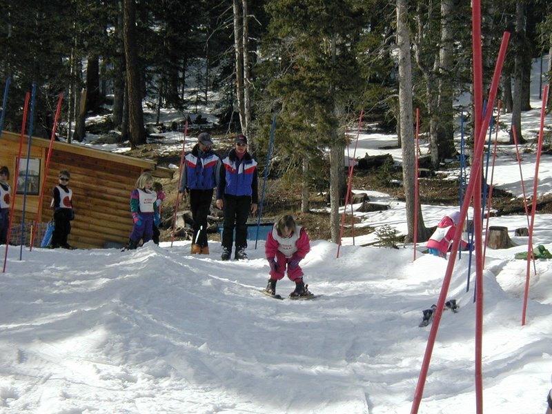2004/03(March)/Ruidoso/800x600_2004-03-13-Ruidoso-16-Brittney-ski-school.JPG