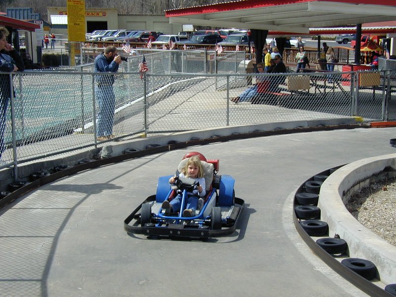 2004/03(March)/Ruidoso/800x600_2004-03-16-Ruidoso-12-McKenzie-racing-cars.JPG