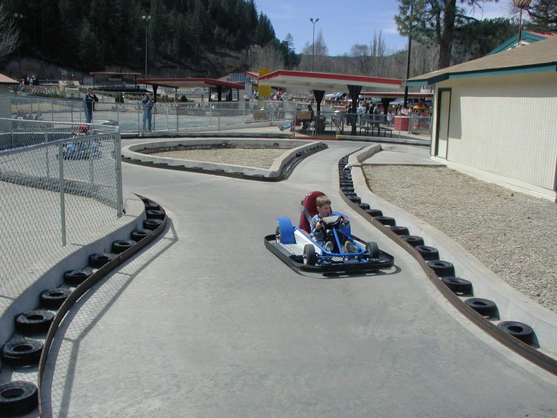 2004/03(March)/Ruidoso/800x600_2004-03-16-Ruidoso-14-Chance-racing-cars.JPG