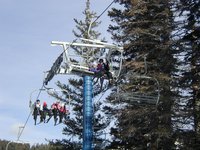 2004-03-13-Ruidoso-25-Ren-Brittney-McKenzie-Marci-on-chairlift.JPG