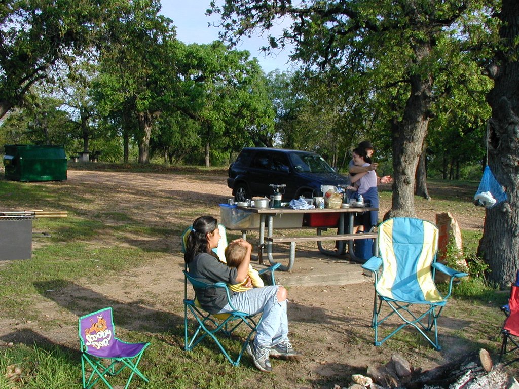 2004-04-03-Camping-Pace-Bend-03-Kavita-Sachin-Suzi-Ben.JPG