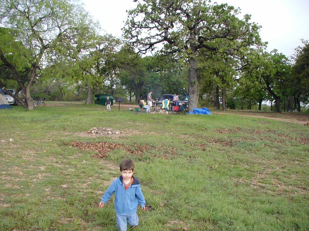 2004/04(April)/Camping-Pace-Bend/1024x768_2004-04-03-Camping-Pace-Bend-11-Dax-running.JPG
