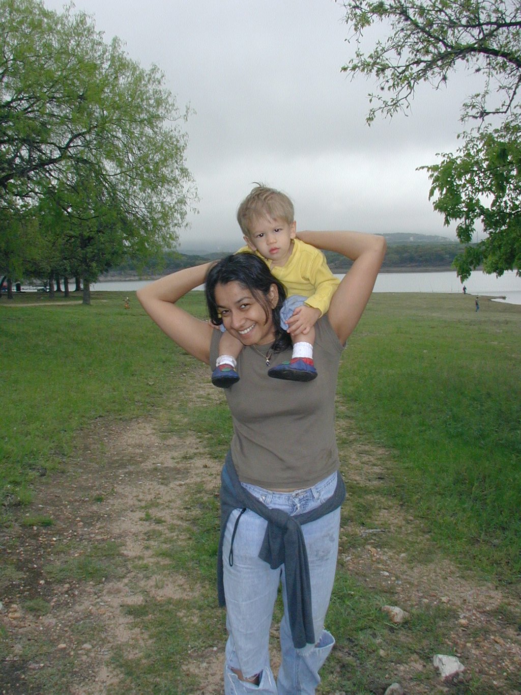 2004-04-03-Camping-Pace-Bend-14-Kavita-Sachin.JPG