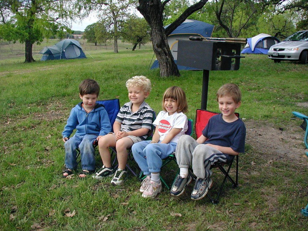 2004/04(April)/Camping-Pace-Bend/1024x768_2004-04-03-Camping-Pace-Bend-27-Dax-Zen-Kalyani-Chance.JPG