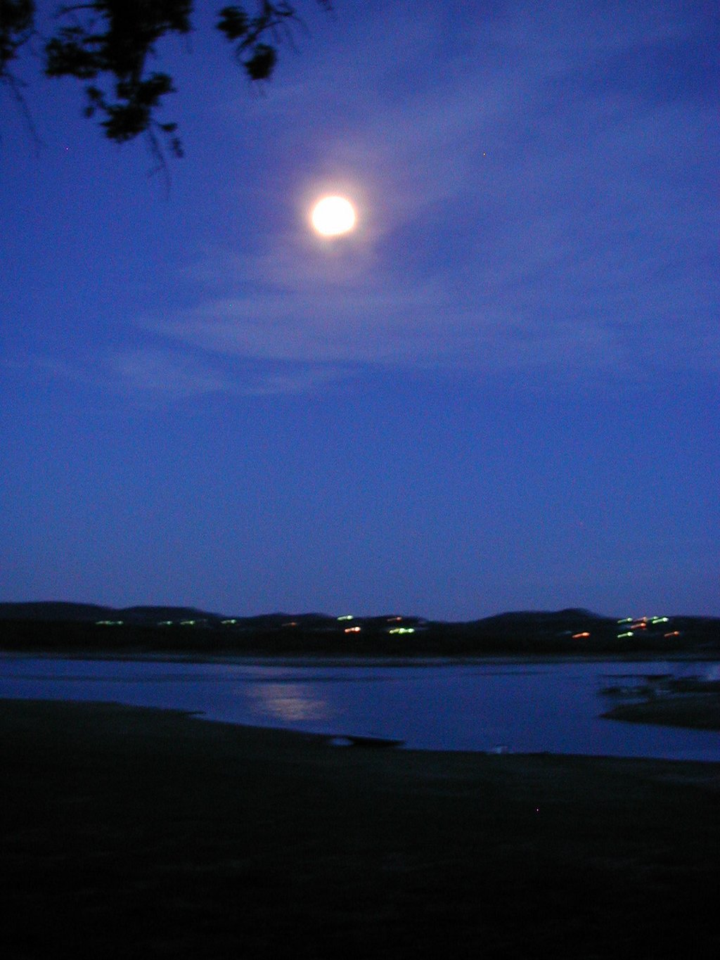 2004/04(April)/Camping-Pace-Bend/1024x768_2004-04-03-Camping-Pace-Bend-60-moon-scenery.JPG
