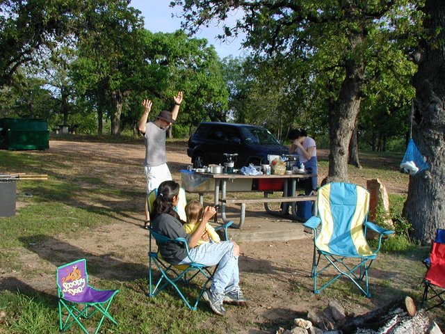 2004-04-03-Camping-Pace-Bend-04-Kavita-Sachin-Suzi-Ben.JPG
