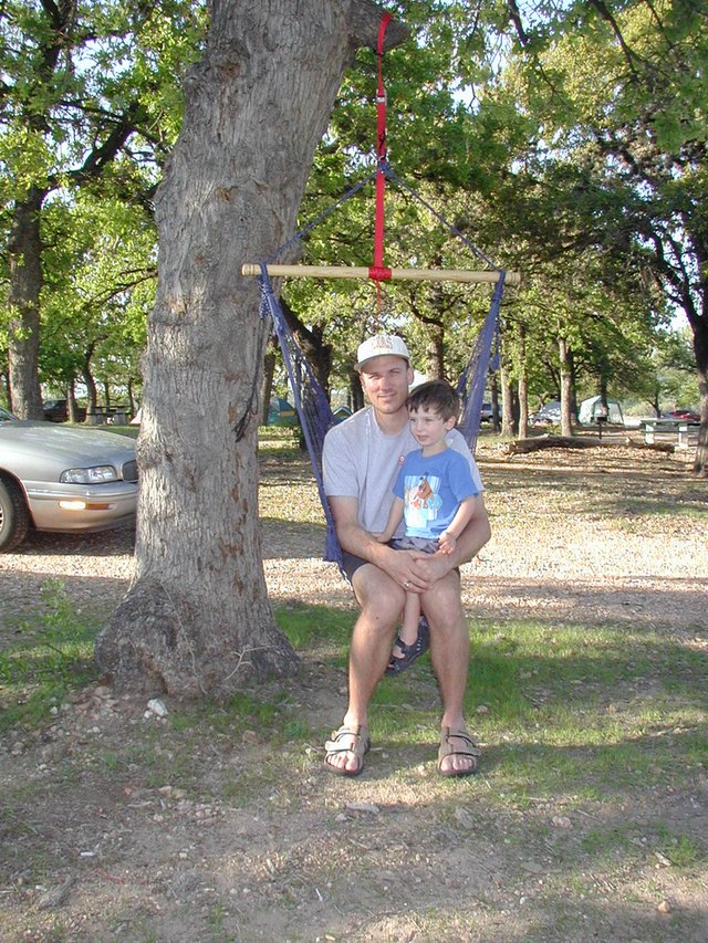 2004/04(April)/Camping-Pace-Bend/640x480_2004-04-03-Camping-Pace-Bend-39-Travis-Dax-hammock.JPG