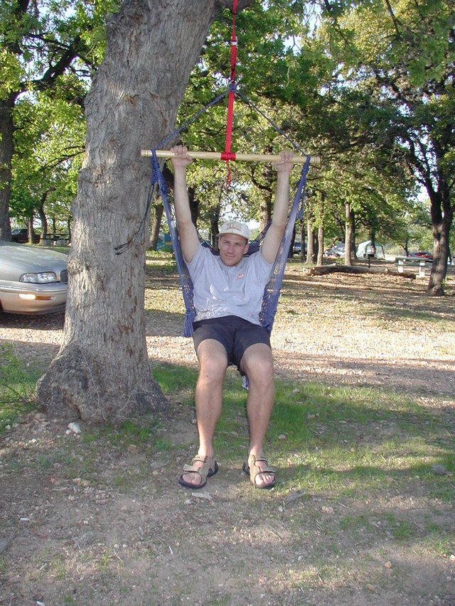 2004/04(April)/Camping-Pace-Bend/640x480_2004-04-03-Camping-Pace-Bend-42-Travis-hammock.JPG