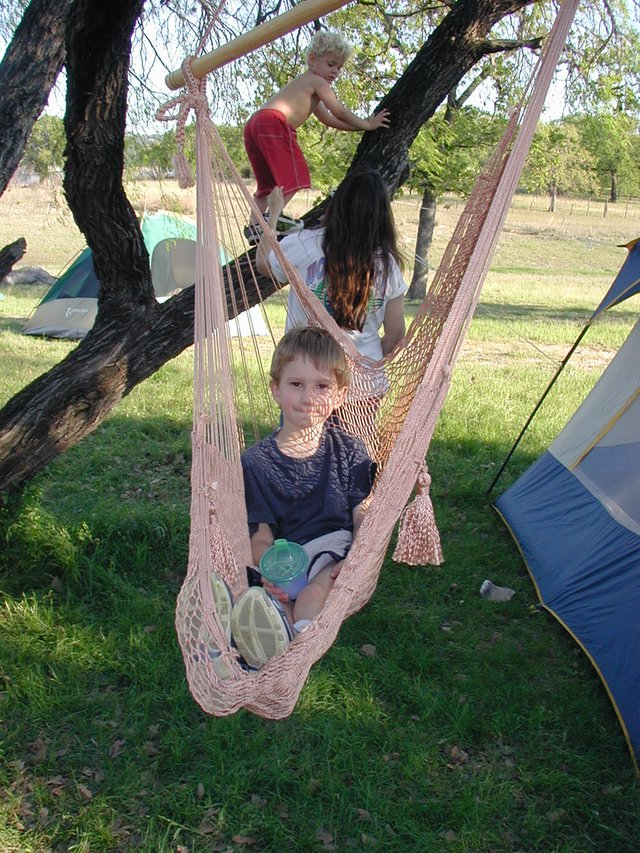 2004/04(April)/Camping-Pace-Bend/640x480_2004-04-03-Camping-Pace-Bend-44-Chance-hammock-Zen-Kiffin.JPG