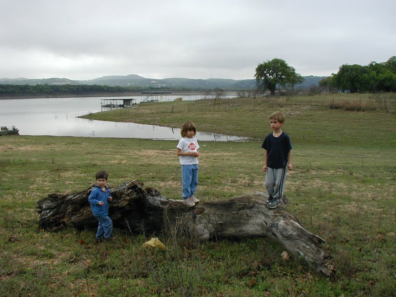 2004-04-03-Camping-Pace-Bend-15-Dax-Kalyani-Chance.JPG
