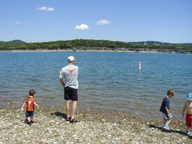 2004/04(April)/Camping-Pace-Bend/800x600_2004-04-03-Camping-Pace-Bend-36-Travis-thowing-rock-Dax-Chance.JPG