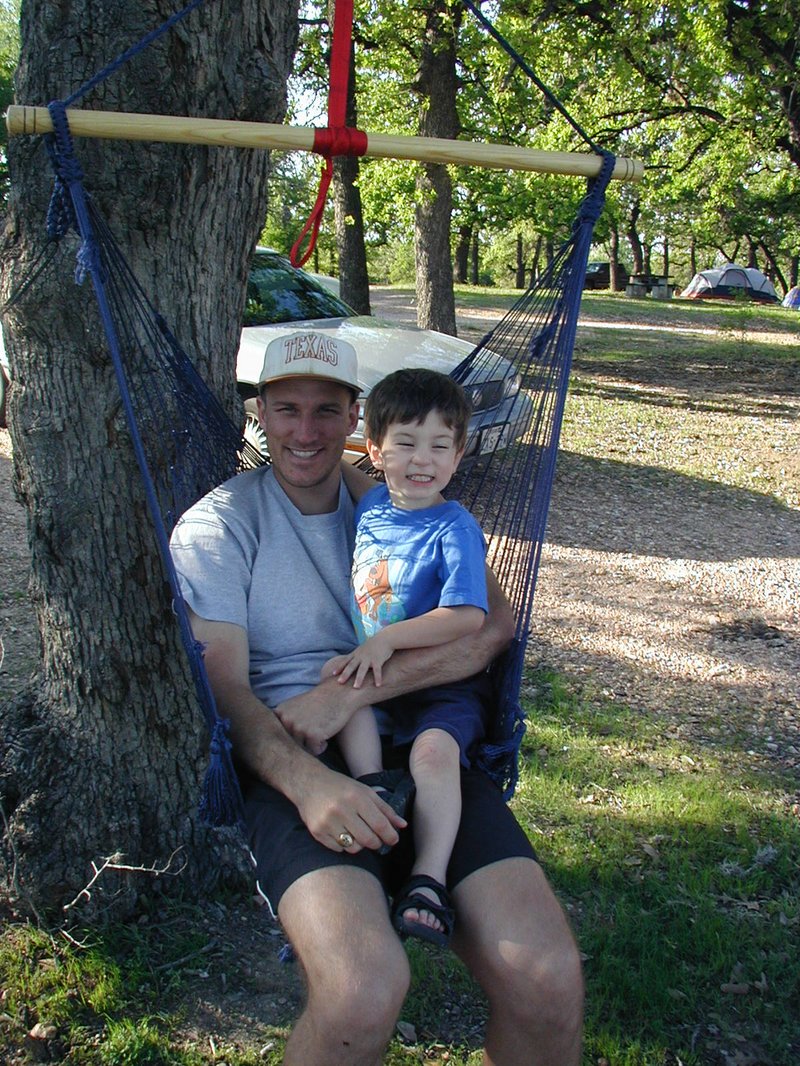 2004/04(April)/Camping-Pace-Bend/800x600_2004-04-03-Camping-Pace-Bend-37-Travis-Dax-hammock.JPG