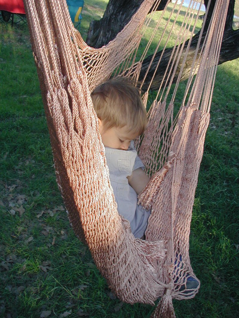 2004/04(April)/Camping-Pace-Bend/800x600_2004-04-03-Camping-Pace-Bend-56-Sachin-asleep-in-hammock.JPG