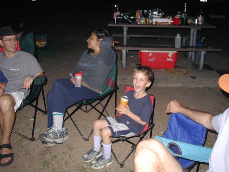 2004/04(April)/Camping-Pace-Bend/800x600_2004-04-03-Camping-Pace-Bend-57-Chance-first-beer.JPG