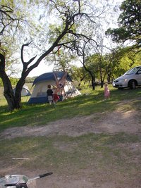 2004-04-03-Camping-Pace-Bend-41-kids-hammock.JPG