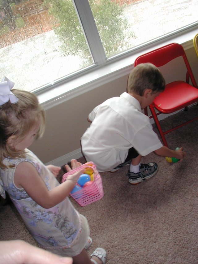 2004/04(April)/Easter/640x480_2004-04-11-Easter-09-Kyla-Chance.JPG