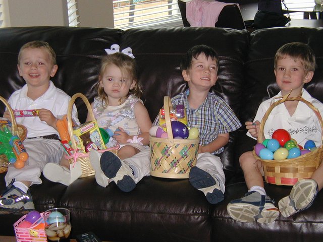 2004/04(April)/Easter/640x480_2004-04-11-Easter-16-Vale-Kyla-Dax-Chance.JPG