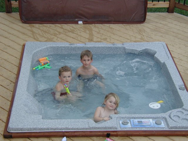 2004/04(April)/Easter/640x480_2004-04-11-Easter-18-Vale-Chance-Kyla.JPG