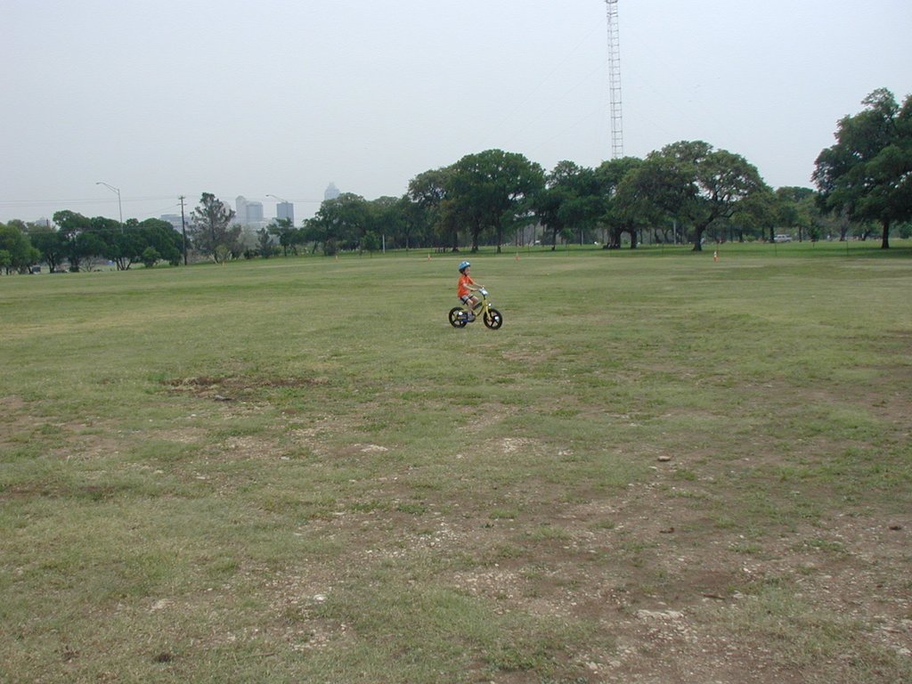 2004/04(April)/Heather-Birthday/1024x768_2004-04-04-Heather-Bday-07-Chance-no-training-wheels.JPG