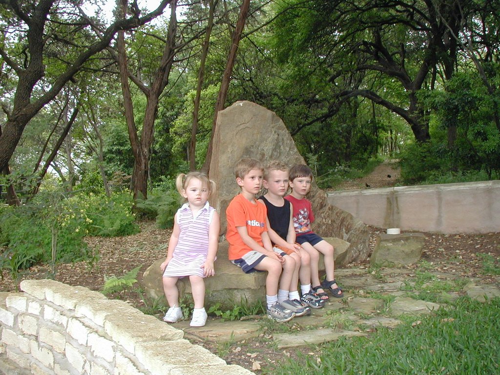 2004/04(April)/Heather-Birthday/1024x768_2004-04-04-Heather-Bday-26-Kyla-Dax-Chance-Vale.JPG