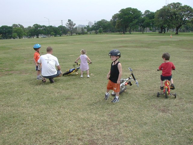 2004/04(April)/Heather-Birthday/640x480_2004-04-04-Heather-Bday-09-Chance-Travis-Kyla-Vale-Dax.JPG