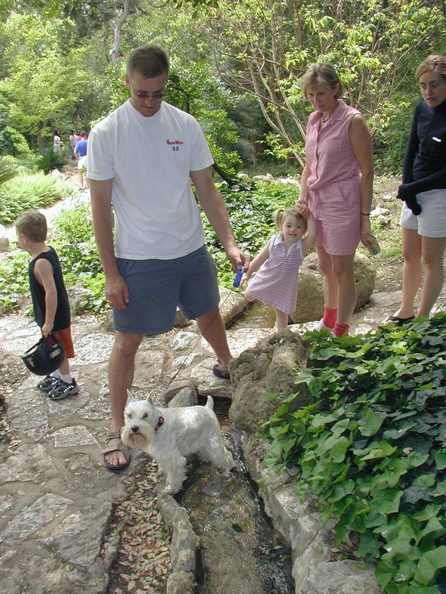 2004/04(April)/Heather-Birthday/640x480_2004-04-04-Heather-Bday-14-Packet-in-water-Travis-Vale-Janeen-Heather-Kyla.JPG