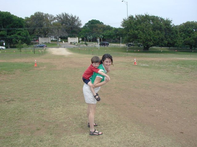 2004/04(April)/Heather-Birthday/640x480_2004-04-04-Heather-Bday-28-Suzi-Dax.JPG