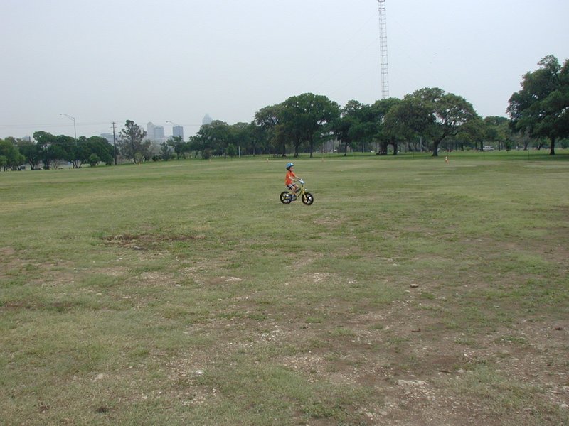 2004/04(April)/Heather-Birthday/800x600_2004-04-04-Heather-Bday-07-Chance-no-training-wheels.JPG