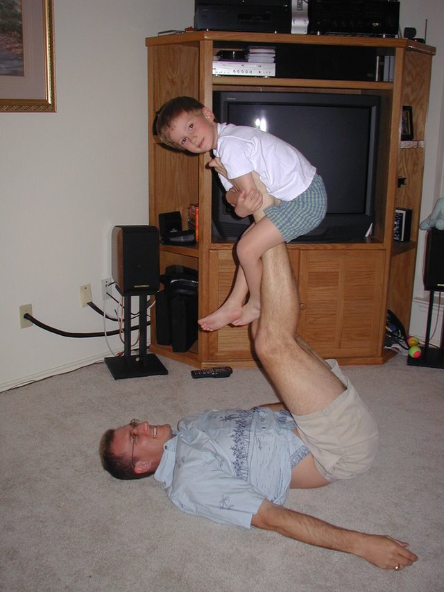 2004/04(April)/Misc/640x480_2004-04-10-Travis-Chance-LegFlying-1.JPG