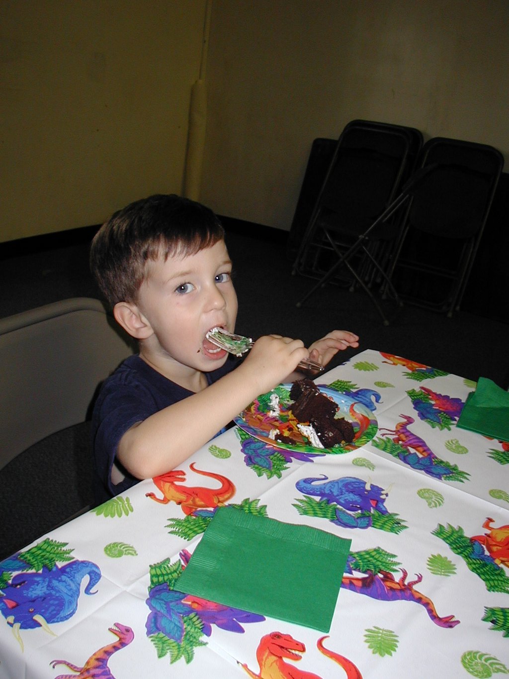 2004/05(May)/Dax-Bday/1024x768_2004-05-08-Dax-3rd-Bday-19.JPG