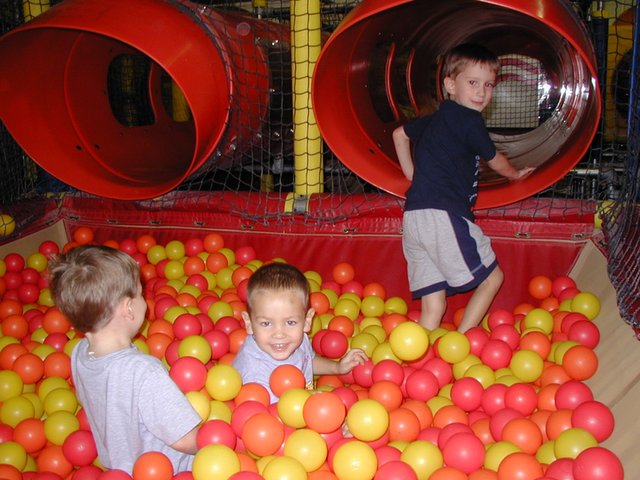 2004/05(May)/Dax-Bday/640x480_2004-05-08-Dax-3rd-Bday-06-Chance.JPG