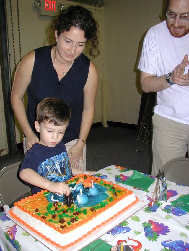 2004/05(May)/Dax-Bday/640x480_2004-05-08-Dax-3rd-Bday-18-Suzi.JPG