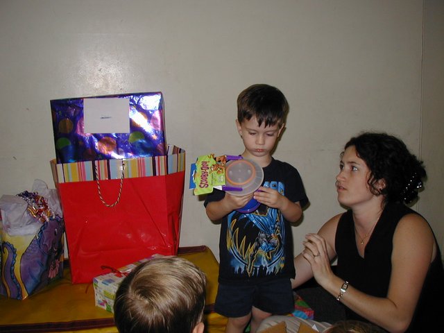 2004/05(May)/Dax-Bday/640x480_2004-05-08-Dax-3rd-Bday-23-scoobydoo-light.JPG